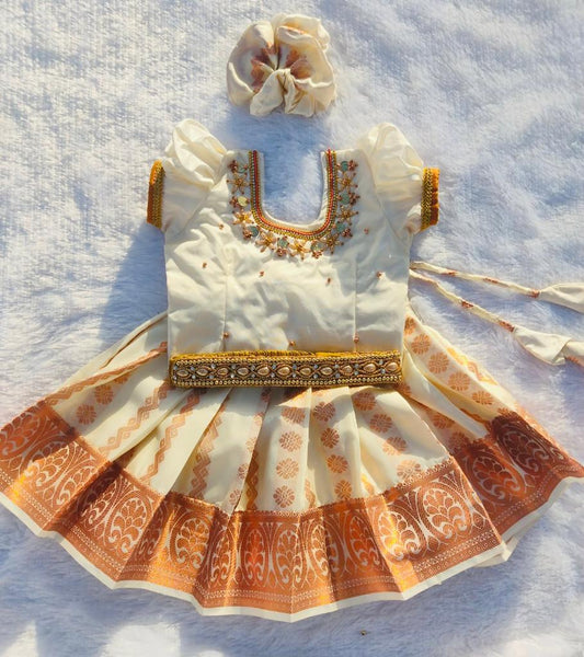 White pattu pavada
